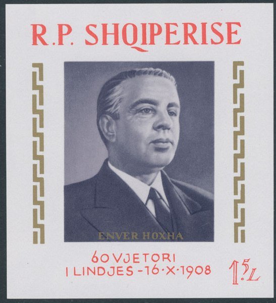 Plakát vydaný při příležitosti Hoxhových šedesátých narozenin roku 1968