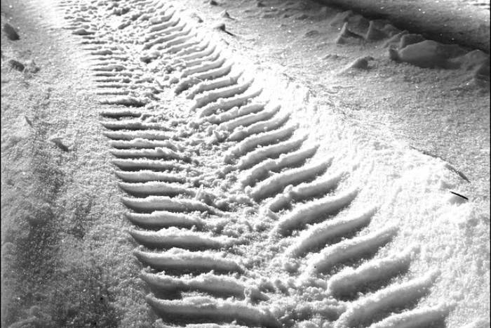 Otisk široké pneumatiky terénního vozidla